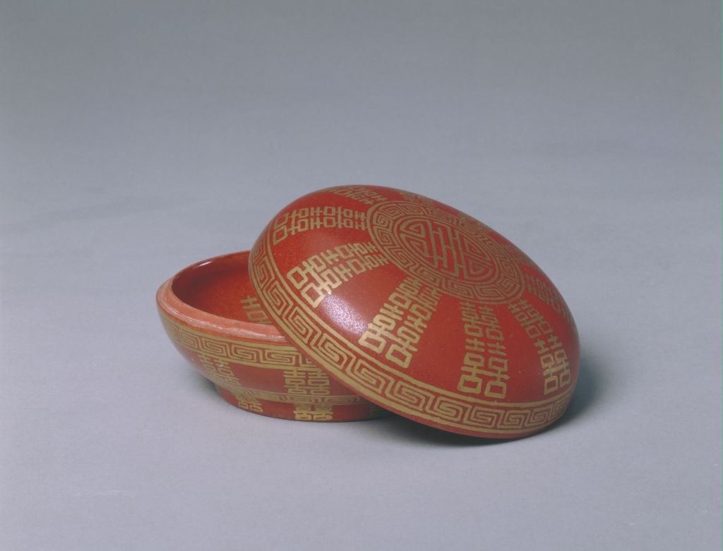 图片[1]-Red ground gold box with happy characters-China Archive